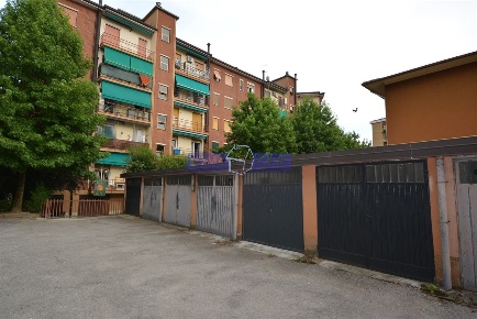 Foto Box in Viale Lombardia, Usmate Velate Usmate di 12 m² in vendita