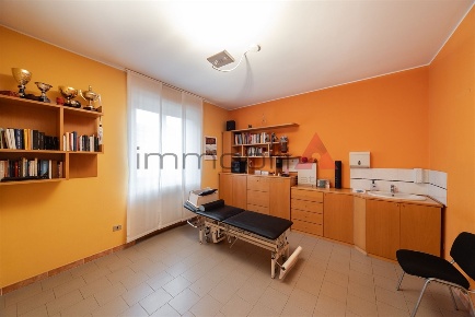 Foto Case semi ndipendenti a Nova Milanese di 191 m² con 5 locali
