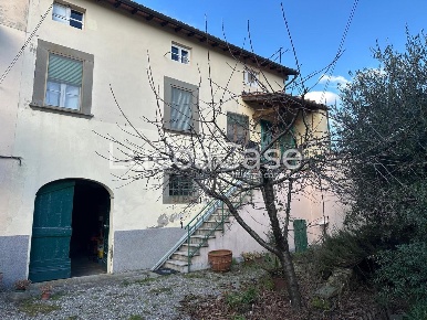 Foto Appartamento a Villa Basilica Centro di 140 m² con 6 locali in vendita