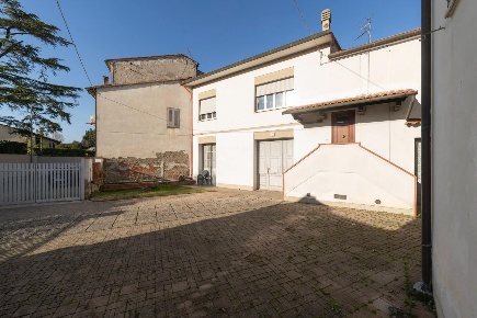 Foto Casa indipendente a Ponsacco Centro di 204 m² con 6 locali in vendita