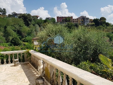 Foto Villa unifamiliare a Carrara Stadio, Sant'Antonio, Marasio di 350 m²