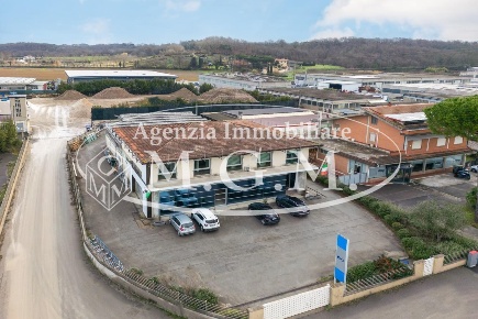 Foto Capannone industriale a Bientina Centro di 1100 m² con 10 locali