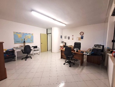 Foto Ufficio a Carrara Marina di Carrara di 45 m² con 1 locali in affitto
