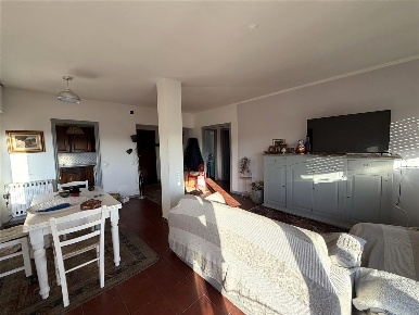 Foto Attico a Massa Marina di Massa Centro di 85 m² con 4 locali in vendita