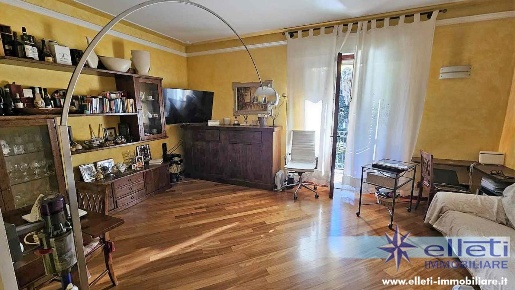 Foto Appartamento a Massa Marina di Massa Centro di 100 m² con 4 locali