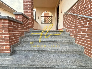 Foto Villa bifamiliare a Cecina Cecina Centro di 190 m² con 6 locali