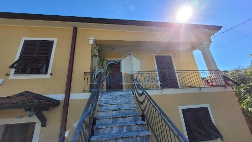 Foto Appartamento a Vezzano Ligure Piano Di Vezzano di 100 m² con 5 locali