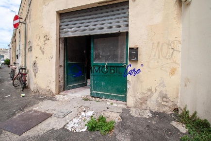 Foto Magazzino a Livorno Pontino - Bastia di 80 m² con 2 locali in vendita