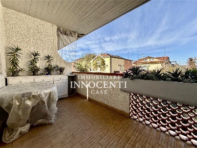 Foto Appartamento a Massa Marina di Massa Centro di 90 m² con 4 locali