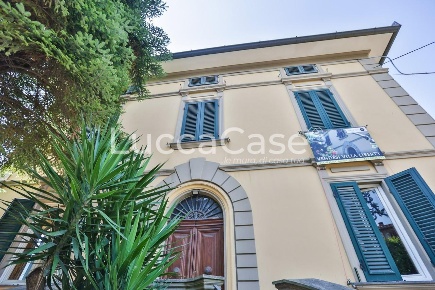 Foto Villa unifamiliare a Massarosa Bozzano, Quiesa di 380 m² con 12 locali