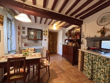 Foto Appartamento a Chianni Centro di 90 m² con 5 locali in vendita