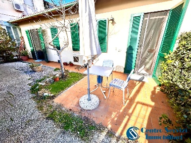 Foto Villa a schiera a Pisa Marina di Pisa di 50 m² con 2 locali in affitto