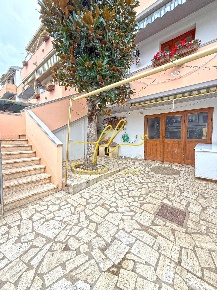 Foto Casa indipendente a Bibbona Centro di 93 m² con 4 locali in vendita