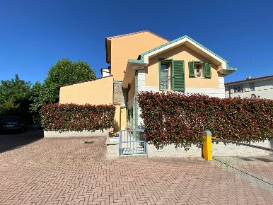 Foto Case semi ndipendenti a Lucca San Marco - Acquacalda di 60 m²