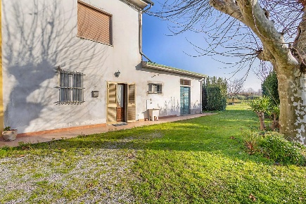 Foto Casale a Cascina Arnaccio - Chiesanuova di 180 m² con 6 locali