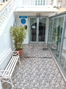 Foto Negozio in Corso Vittoria Colonna, Ischia Centro di 60 m² con 3 locali