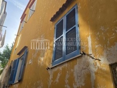 Foto Casa indipendente a Forio Centro di 300 m² con 8 locali in vendita