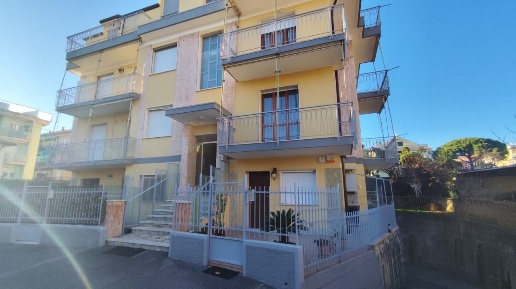 Foto Appartamento in Via Dante, Loano Centro di 50 m² con 2 locali
