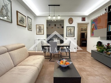 Foto Appartamento a Pietrasanta di 122 m² con 5 locali in vendita