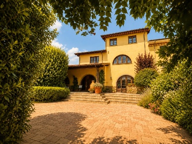 Foto Casale a Massarosa Stiava di 402 m² con 14 locali in vendita