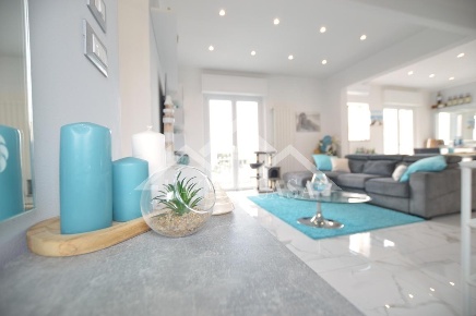 Foto Appartamento a Viareggio Lungomare di 100 m² con 4 locali in vendita