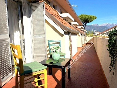 Foto Appartamento a Massa Marina di Massa Centro di 80 m² con 4 locali