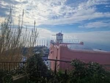 Foto Casa indipendente a Serrara Fontana Centro di 140 m² con 4 locali