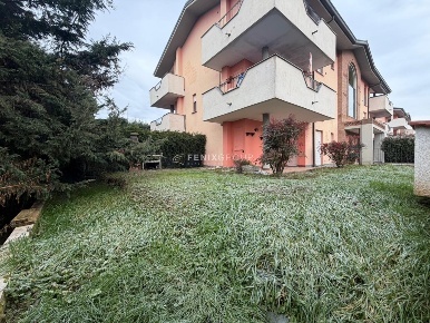 Foto Appartamento in bernareggio via romagna 1, Bernareggio di 71 m²
