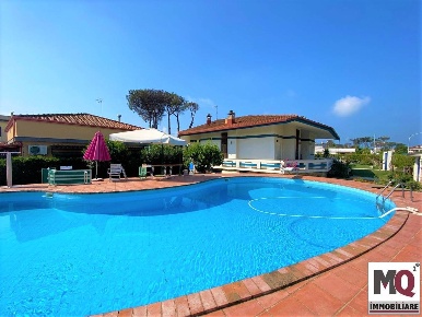 Foto Villa unifamiliare in VIALE V. LA BELLA, Castel Volturno Baia Verde