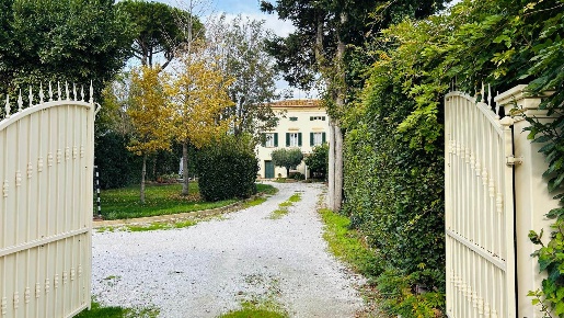 Foto Villa unifamiliare a Cecina di 184 m² con 8 locali in vendita