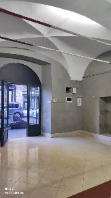 Foto Negozio in via Etnea  215, Mascalucia Centro di 50 m² con 2 locali