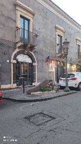 Foto Negozio in via Etnea  215, Mascalucia Centro di 50 m² con 2 locali