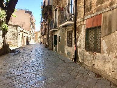 Foto Negozio in VIA MERLO, Palermo Kalsa di 60 m² con 2 locali in vendita