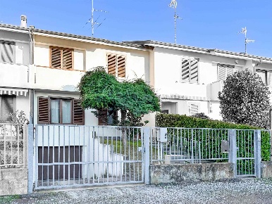 Foto Villa a schiera a Inveruno Centro di 128 m² con 4 locali in vendita