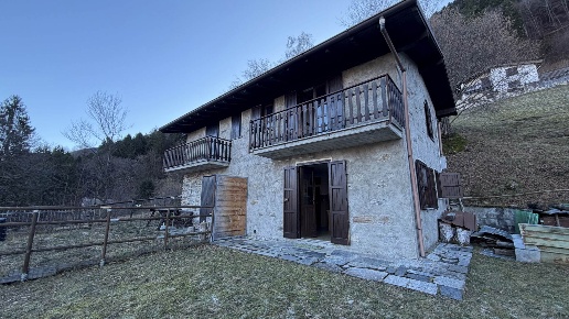 casa indipendente in vendita a Cosio Valtellino in zona Regoledo