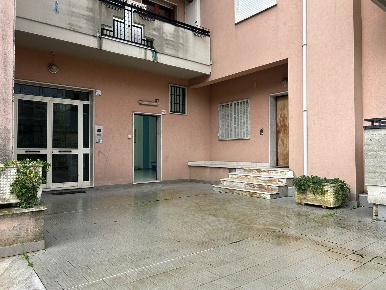 Foto Negozio in via Pendino, Fisciano di 140 m² con 2 locali in affitto