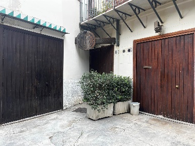 Foto Negozio in Cortile Degli Schiavi  9, Palermo Tribunale di 240 m²
