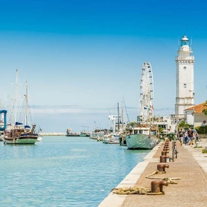 Foto Hotel a Rimini di 1800 m² con 45 locali in affitto