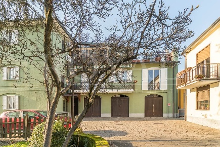 Foto Appartamento in via Achille Grandi  143, Arcore Centro di 65 m²