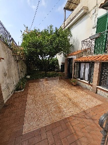 Foto Appartamento in via casa basso 9, Salerno Casa Manzo - Giovi di 100 m²