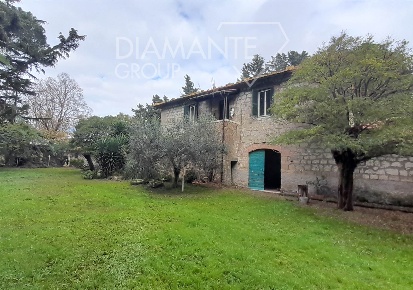 Foto Cessione attività a Pitigliano Centro di 1050 m² con 6 locali