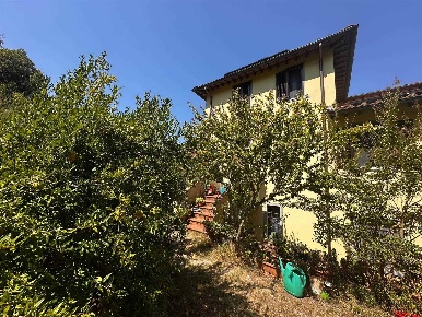 Foto Appartamento a Pelago di 288 m² con 8 locali in vendita