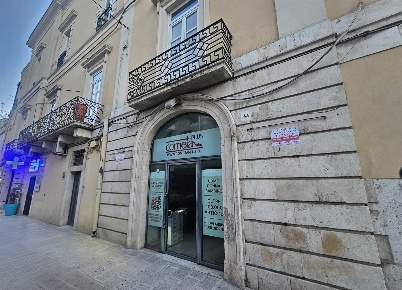 Foto Locale commerciale a Altamura di 117 m² con 2 locali in affitto
