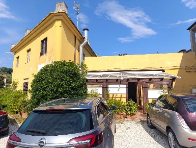 Foto Attività commerciale a Massignano Centro di 109 m² con 4 locali