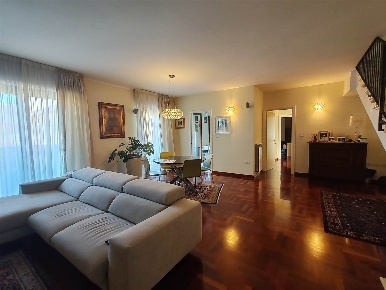 Foto Appartamento a Francavilla al Mare Centro di 182 m² con 9 locali