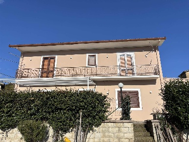Foto Casa indipendente in Piazzetta San Paolo, Tufo di 182 m² con 5 locali