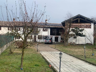 Foto Rustico a Vigevano di 277 m² con 4 locali in vendita