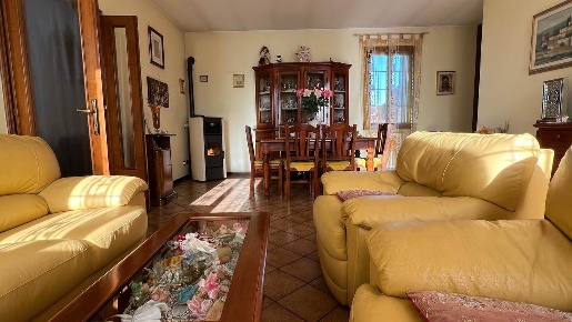 Foto Appartamento a Anguillara Veneta Centro di 165 m² con 6 locali