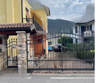 Foto Appartamento in Nighe, Vobarno Centro di 62 m² con 4 locali in vendita