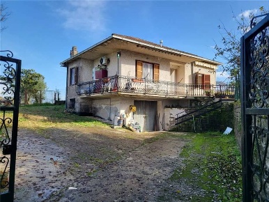Foto Casa indipendente in -, Pontecorvo di 197 m² con 8 locali in vendita
